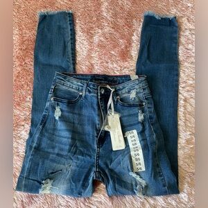 ROMA STUDIO DISTRESSED SKINNY JEANS 💙